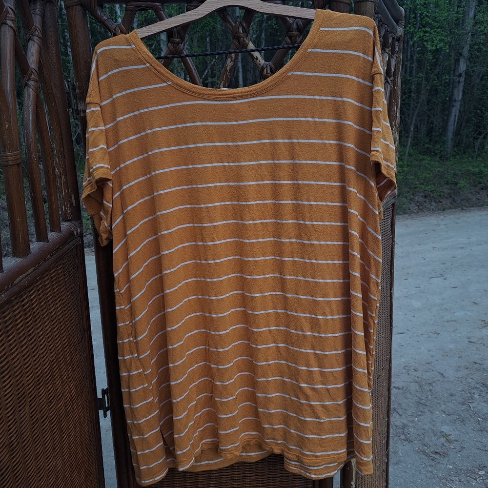 🙂 3/15 terra and sky 1x shirt🧡